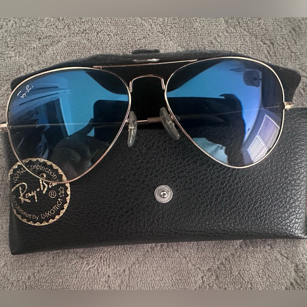 Ray ban Aviator sunglasses with case